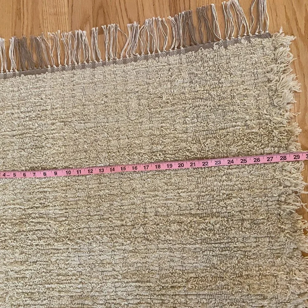 Throw Rug - Picture 4 of 13